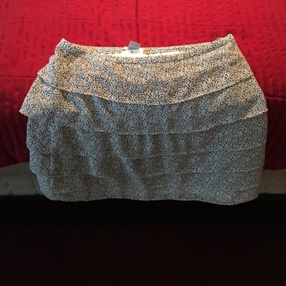 H&M skirt, adorable black and white. Small dots speckled professional size 8 - Picture 3 of 5